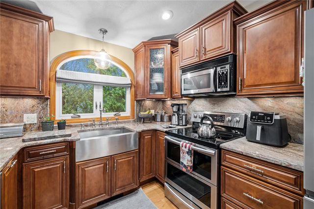 27 Miner Street, North Providence, RI 02904