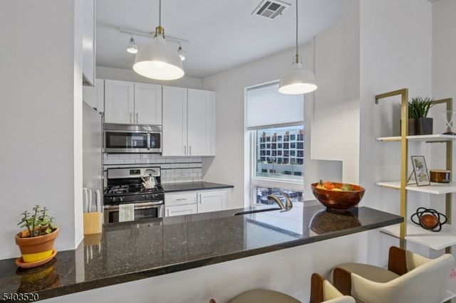 52 Lincoln Ave 302, City Of Orange Twp., NJ 07050