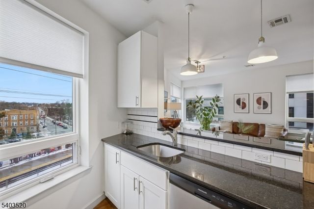 52 Lincoln Ave 302, City Of Orange Twp., NJ 07050