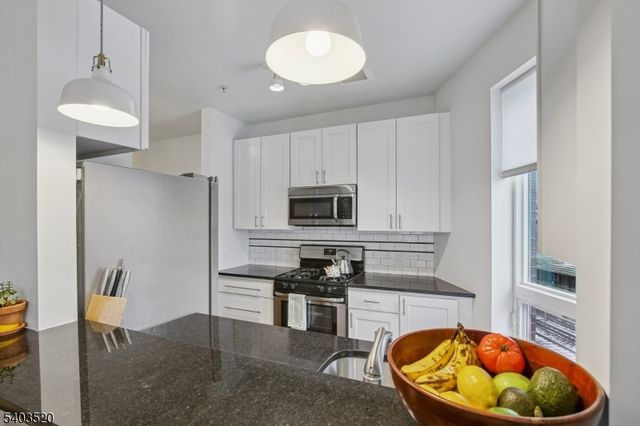 52 Lincoln Ave 302, City Of Orange Twp., NJ 07050