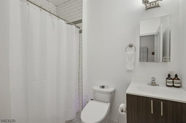 52 Lincoln Ave 302, City Of Orange Twp., NJ 07050