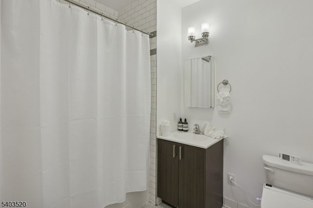 52 Lincoln Ave 302, City Of Orange Twp., NJ 07050