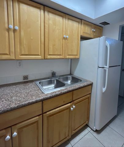515 S Sequoia Drive 105, West Palm Beach, FL 33409