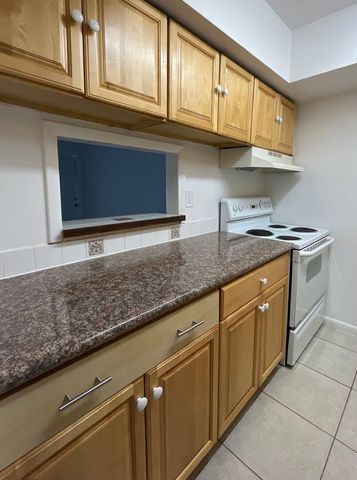 515 S Sequoia Drive 105, West Palm Beach, FL 33409