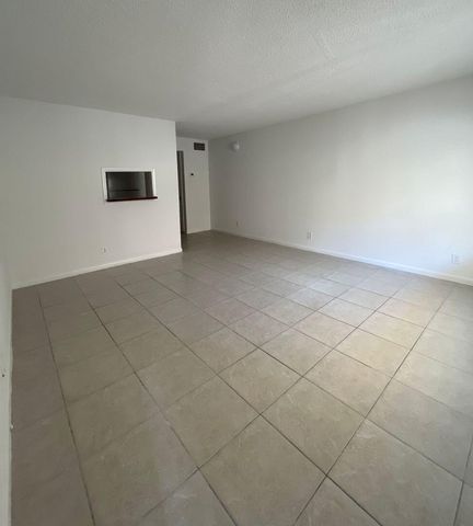 515 S Sequoia Drive 105, West Palm Beach, FL 33409