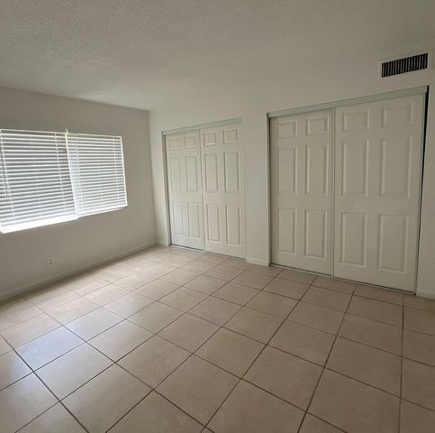 515 S Sequoia Drive 105, West Palm Beach, FL 33409