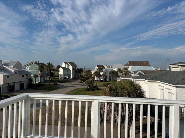 18902 W De Vaca Lane, Galveston, TX 77554