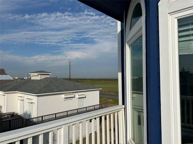 18902 W De Vaca Lane, Galveston, TX 77554