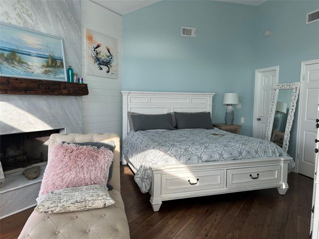 18902 W De Vaca Lane, Galveston, TX 77554