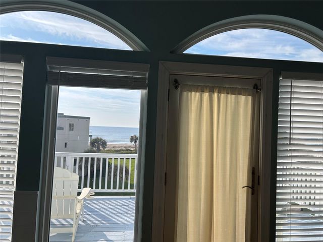 18902 W De Vaca Lane, Galveston, TX 77554