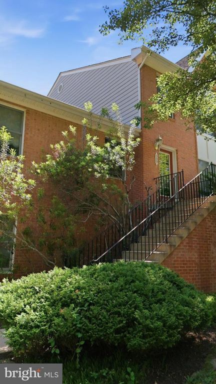 900 HICKORY CIR, La Plata, MD 20646