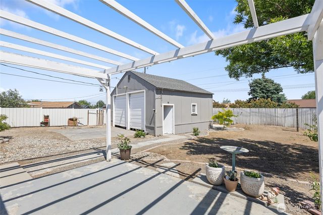 863 N Vista Drive, Moses Lake, WA 98837