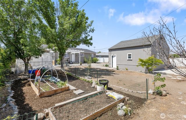 863 N Vista Drive, Moses Lake, WA 98837