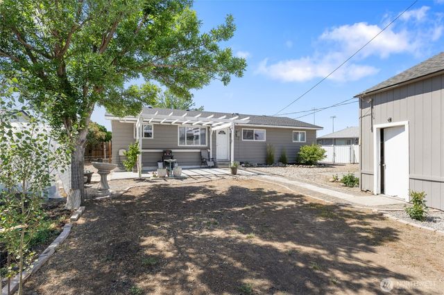 863 N Vista Drive, Moses Lake, WA 98837