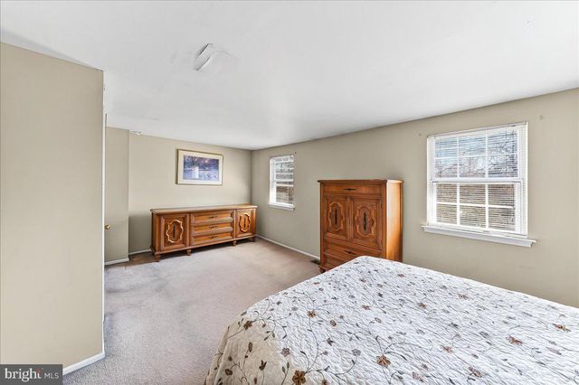 15 COLONIAL CIR, Aston, PA 19014