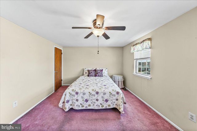 15 COLONIAL CIR, Aston, PA 19014