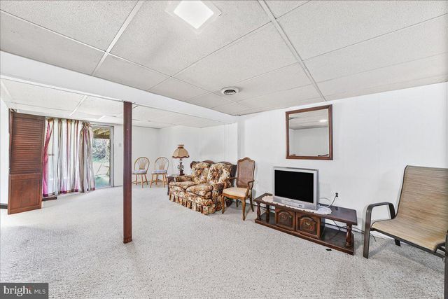 15 COLONIAL CIR, Aston, PA 19014