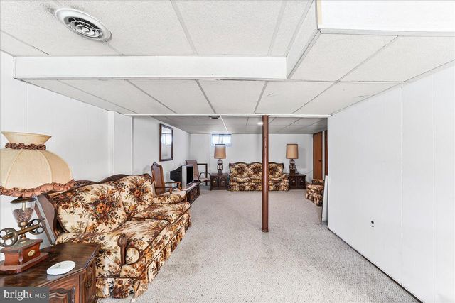 15 COLONIAL CIR, Aston, PA 19014