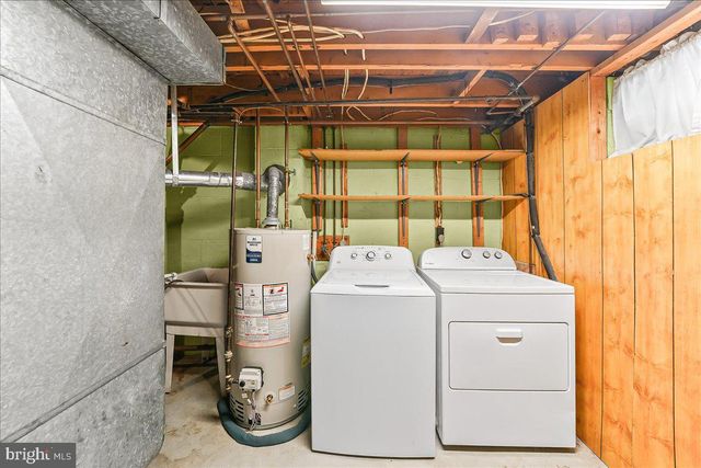 15 COLONIAL CIR, Aston, PA 19014