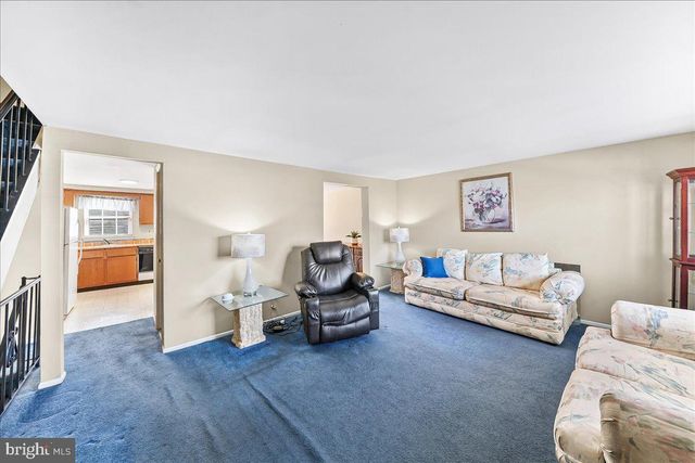 15 COLONIAL CIR, Aston, PA 19014