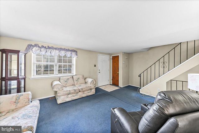 15 COLONIAL CIR, Aston, PA 19014