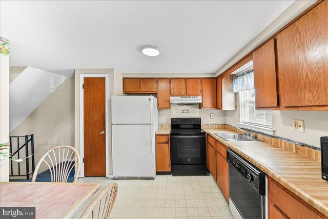 15 COLONIAL CIR, Aston, PA 19014