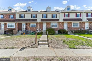 15 COLONIAL CIR, Aston, PA 19014