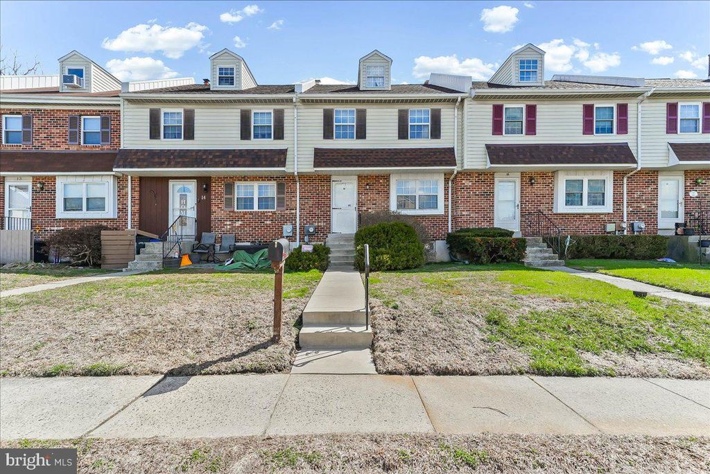 15 COLONIAL CIR, Aston, PA 19014