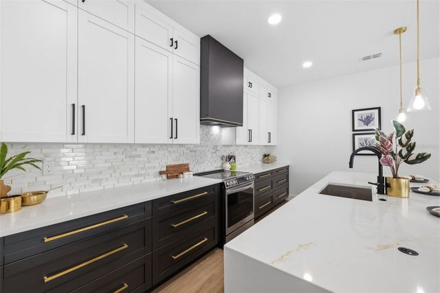 2328 W LA SALLE STREET, Tampa, FL 33607
