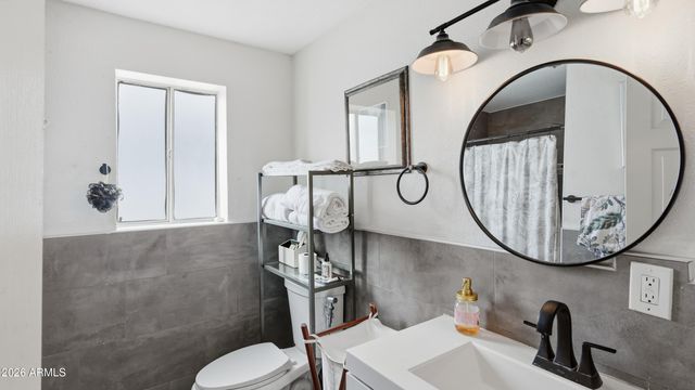 1716 E OAK Street, Phoenix, AZ 85008