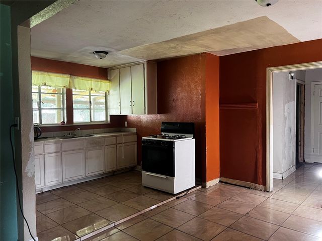 7641 Delavan Drive, Houston, TX 77028