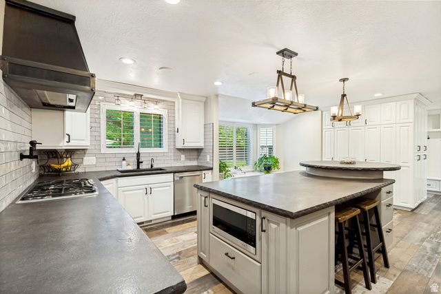 1956 E BRANDON PARK PL, Sandy, UT 84092