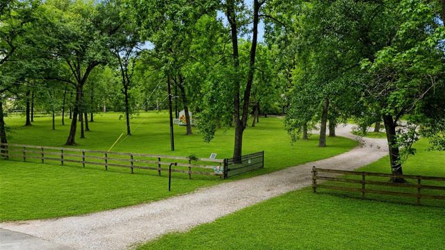 8450 Prine Lane, Magnolia, TX 77354