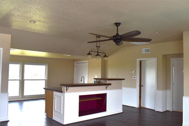 11 Chimaera Road, Sargent, TX 77414