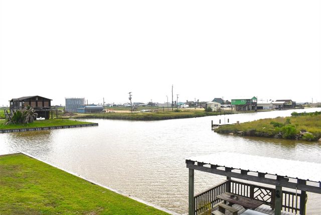 11 Chimaera Road, Sargent, TX 77414