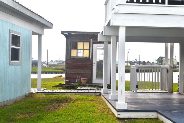 11 Chimaera Road, Sargent, TX 77414