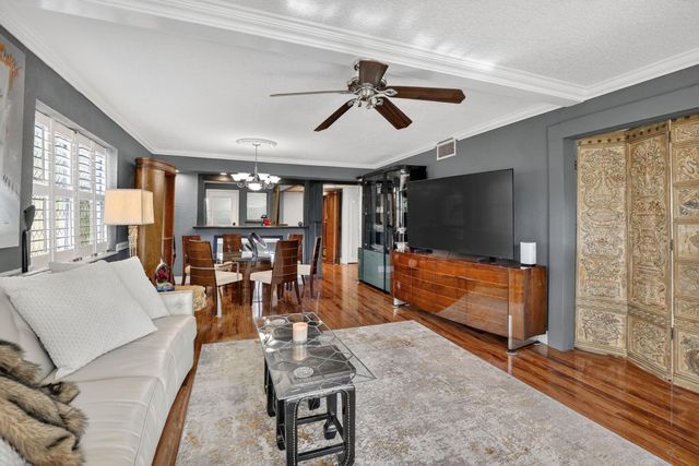 3050 NE 16th Avenue 207, Oakland Park, FL 33334