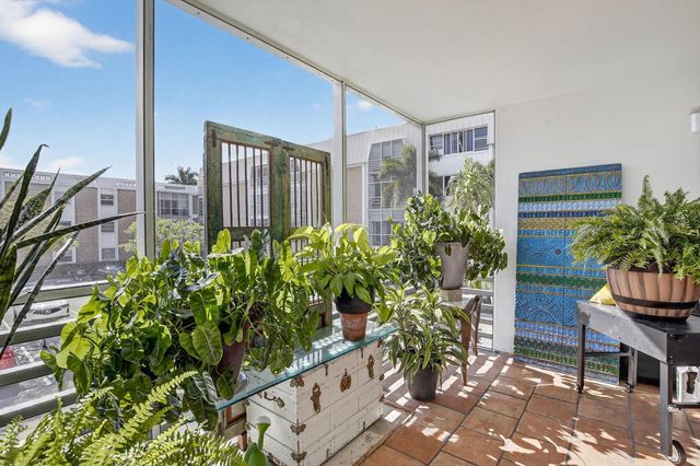 3050 NE 16th Avenue 207, Oakland Park, FL 33334