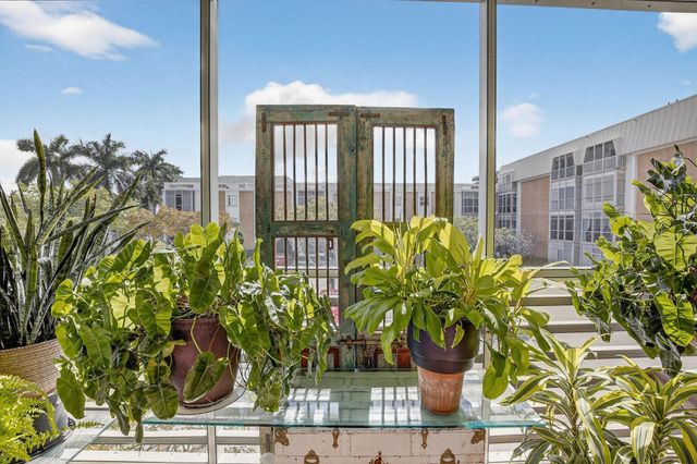 3050 NE 16th Avenue 207, Oakland Park, FL 33334