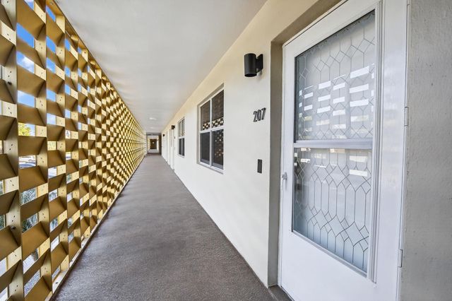 3050 NE 16th Avenue 207, Oakland Park, FL 33334