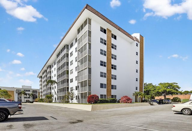 3050 NE 16th Avenue 207, Oakland Park, FL 33334