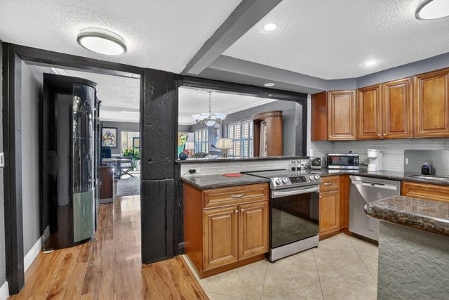 3050 NE 16th Avenue 207, Oakland Park, FL 33334