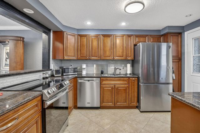 3050 NE 16th Avenue 207, Oakland Park, FL 33334