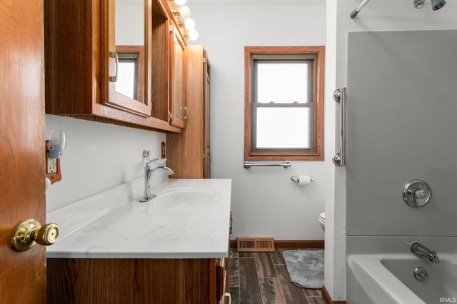 1104 W 8Th Street, Mishawaka, IN 46544