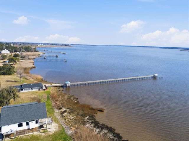404 Two Rivers Rd., Georgetown, SC 29440