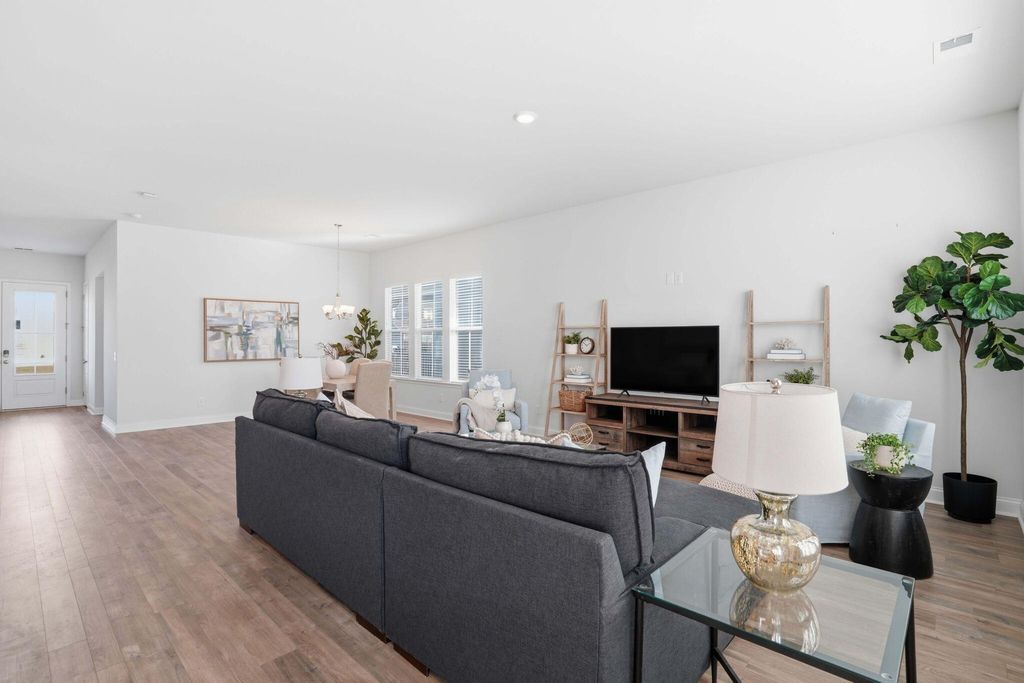 Image 11 of property listing at 511 N Commodore Way, Summerville, SC 29483