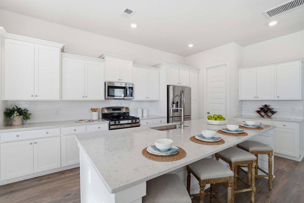 Image 16 of property listing at 511 N Commodore Way, Summerville, SC 29483