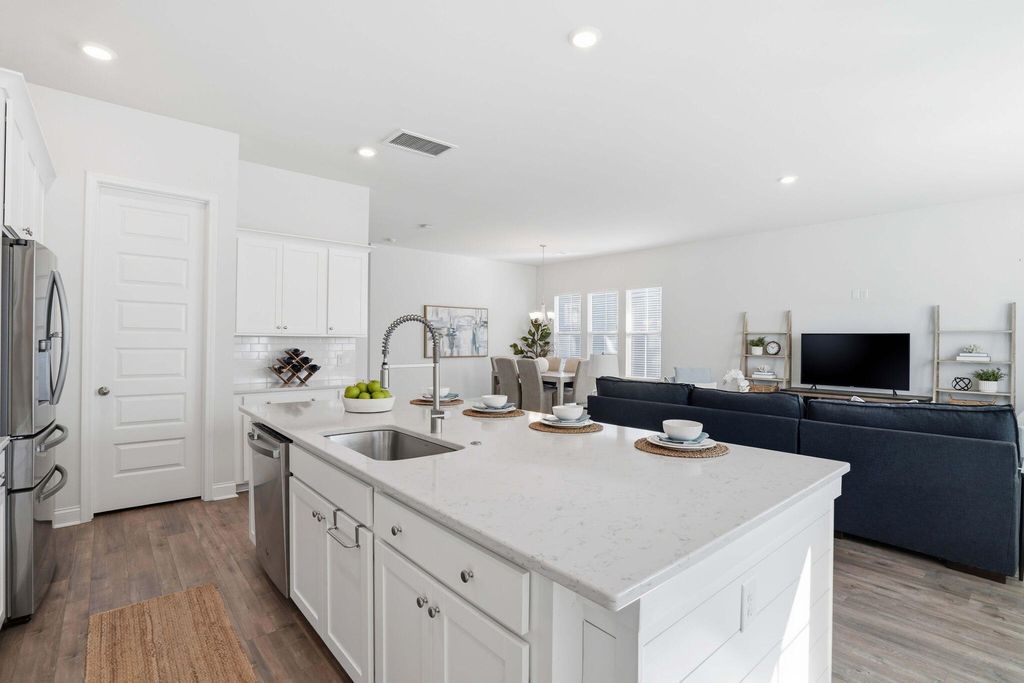 Image 18 of property listing at 511 N Commodore Way, Summerville, SC 29483