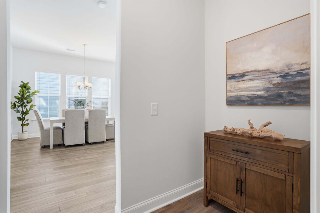 Image 19 of property listing at 511 N Commodore Way, Summerville, SC 29483