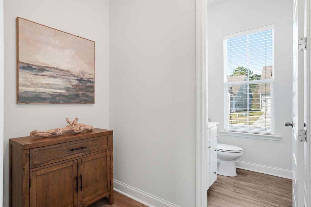 Image 20 of property listing at 511 N Commodore Way, Summerville, SC 29483